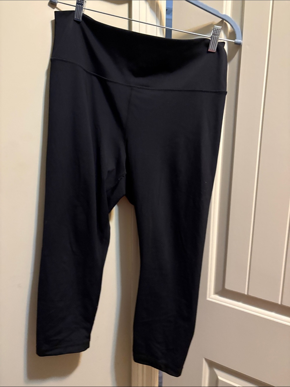 High-Rise Black Capri Leggings - Women's Activewear